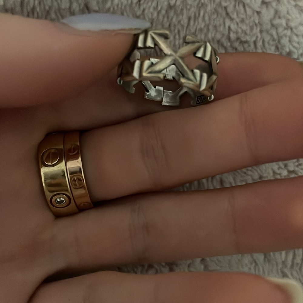 - Off white ring - Picture 2 of 3